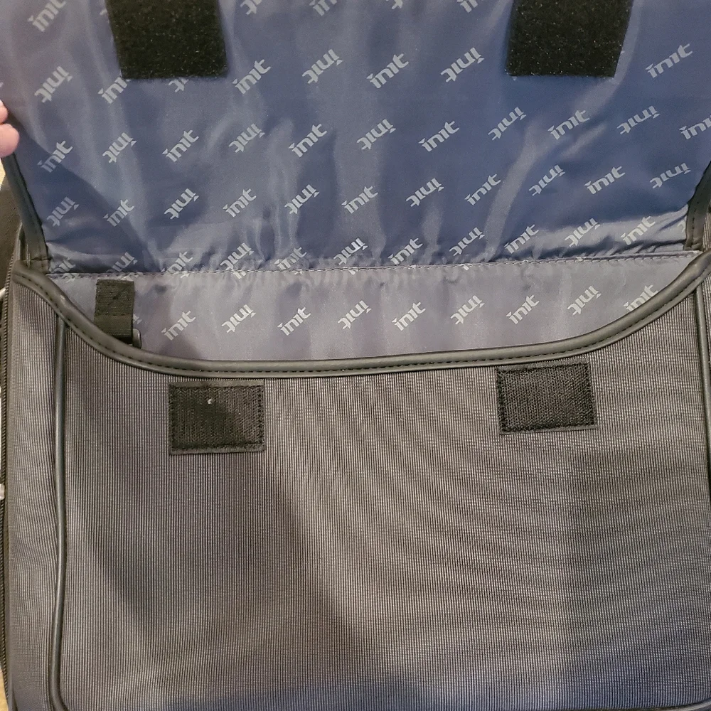 Init laptop briefcase‎ messenger/shoulder bag
